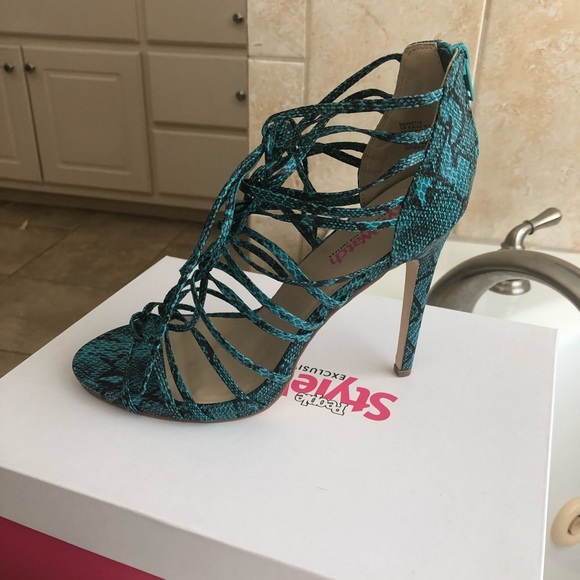 Sandals - Picture 2 of 3